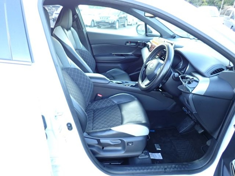 2019 Toyota C-HR - image 11