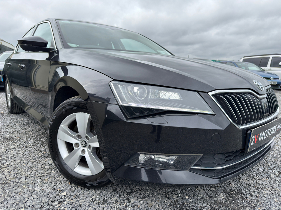 2018 Skoda Superb - image 8