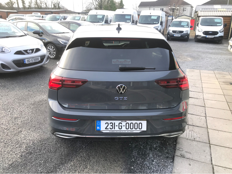 2023 Volkswagen Golf - image 8
