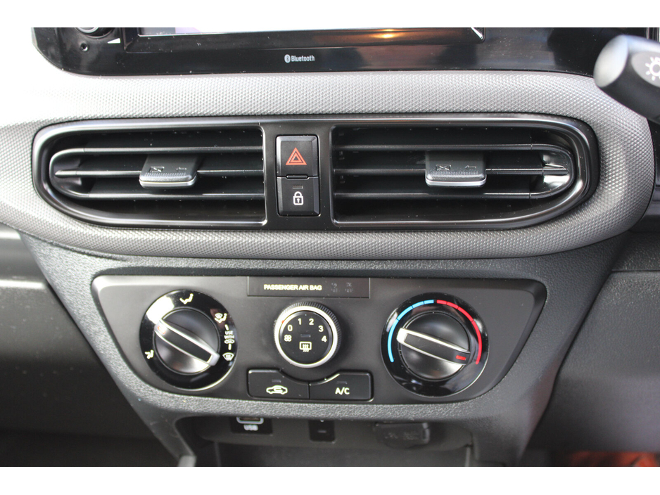 2022 Hyundai i10 - image 13