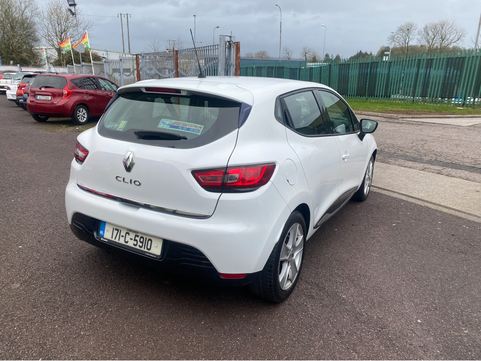 2017 Renault Clio - image 4