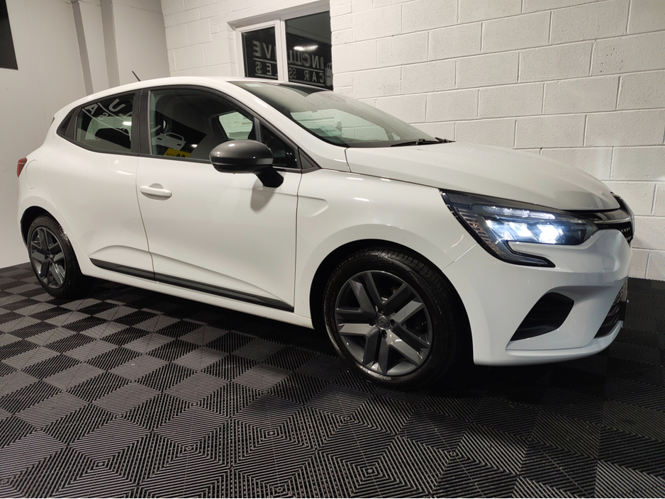 2022 Renault Clio - image 13