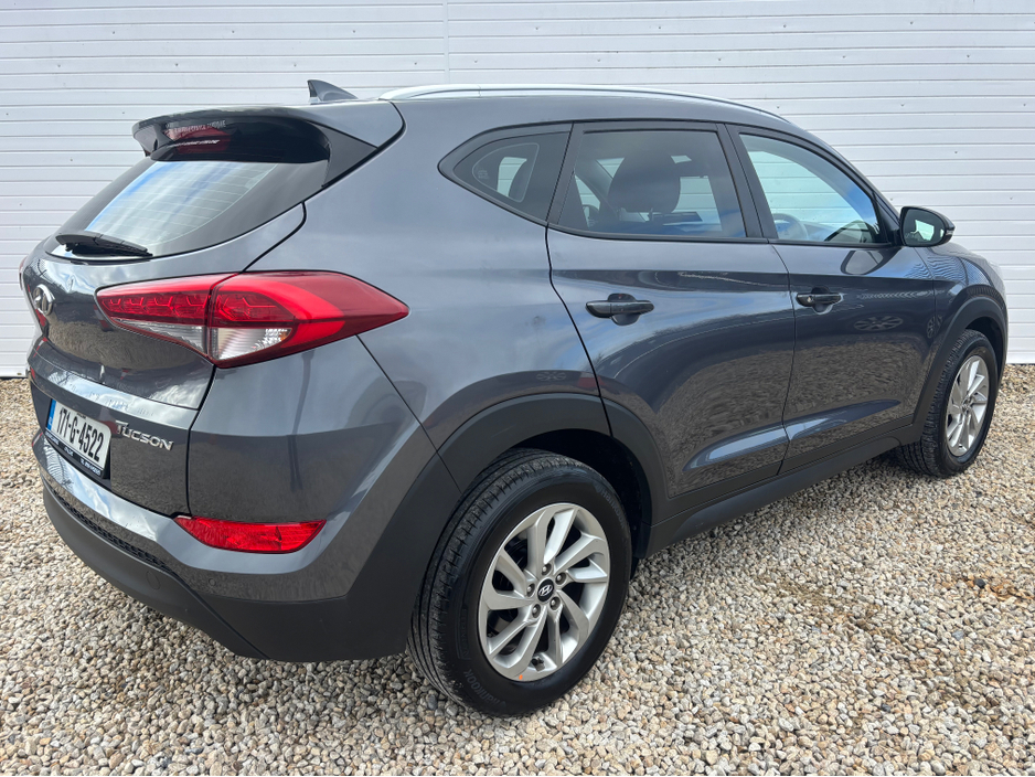 2017 Hyundai Tucson - image 2