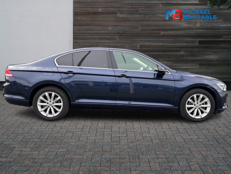2015 Volkswagen Passat - image 4