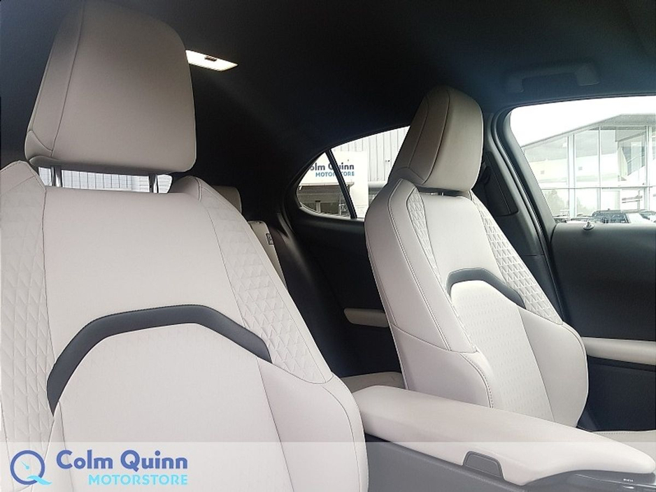 2021 Lexus UX 300 e - image 16