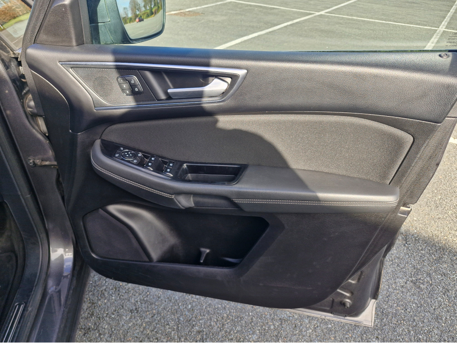 2017 Ford Galaxy - image 25