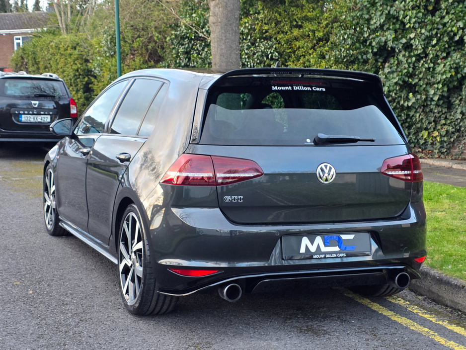 2016 Volkswagen Golf - image 12