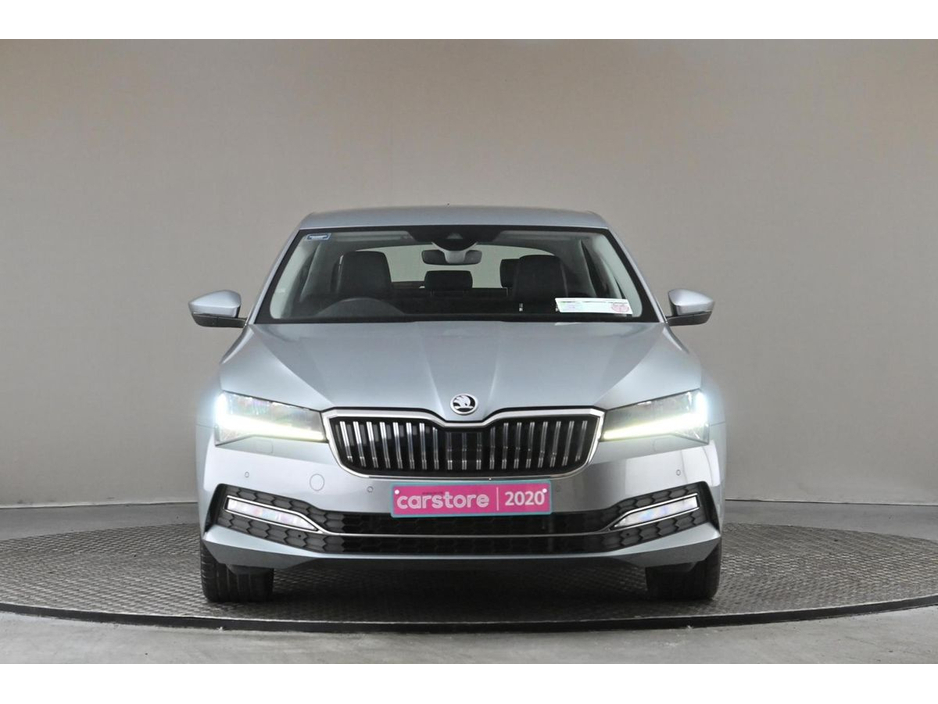 2020 Skoda Superb - image 2