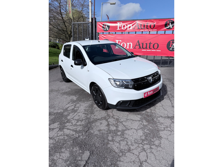 2018 Dacia Sandero - image 2