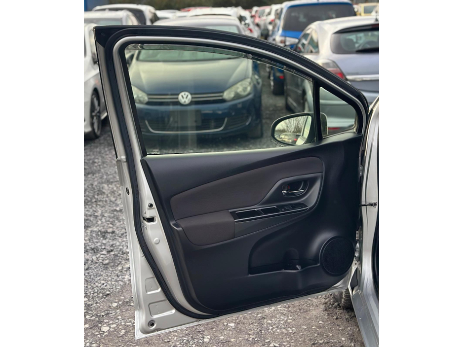 2019 Toyota Vitz Yaris 1.0L Petrol Automatic Push Start immobiliser  (6177) €12,495