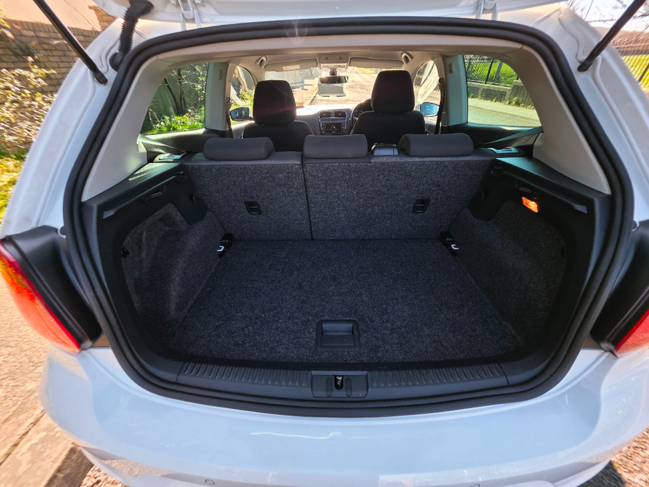 2017 Volkswagen Polo - image 8