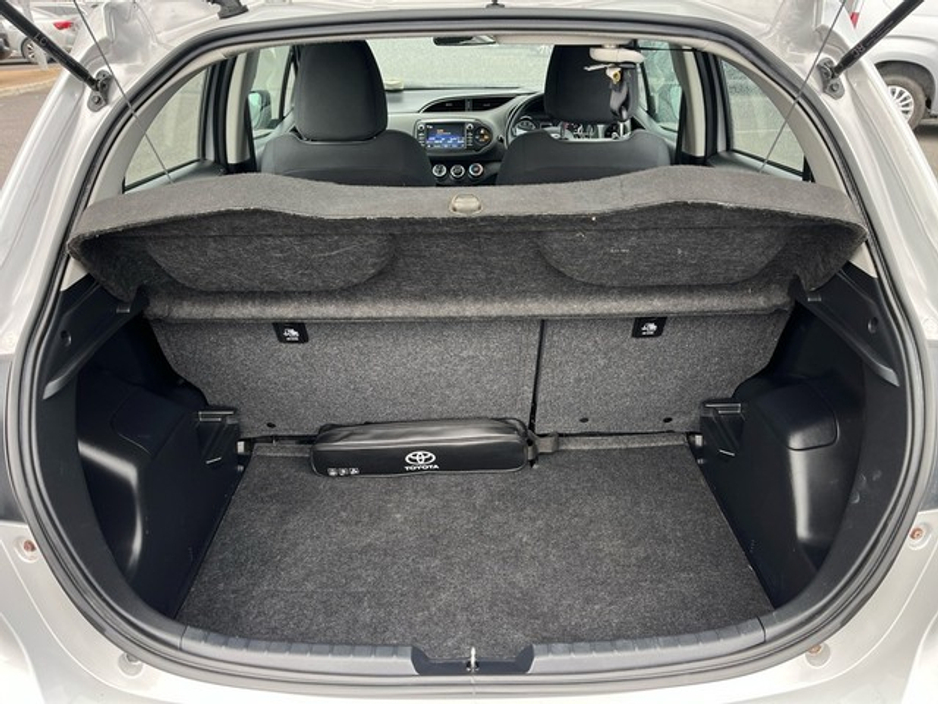 2019 Toyota Yaris - image 10