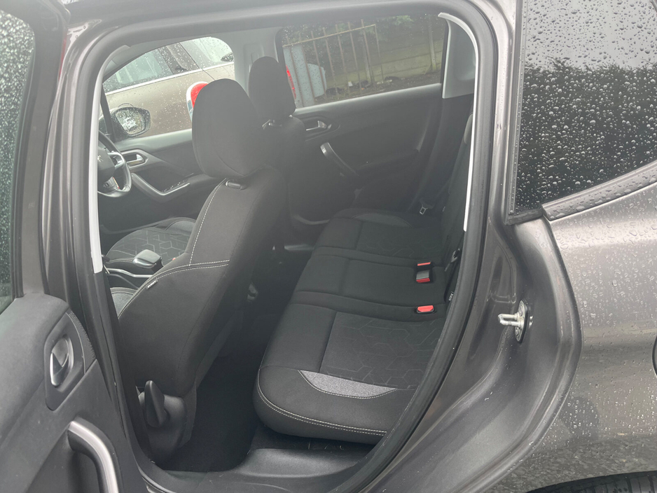 2016 Peugeot 2008 - image 6