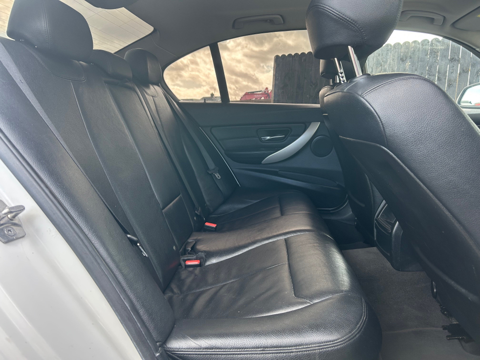 2014 BMW 3 Series - image 13