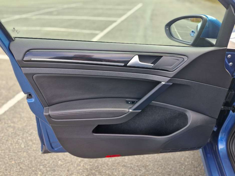 2017 Volkswagen Golf - image 16