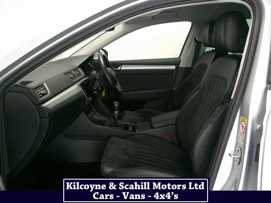 2017 Skoda Superb - image 12