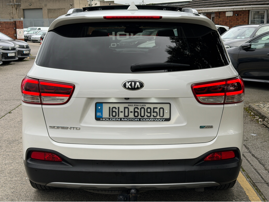 2016 Kia Sorento - image 10