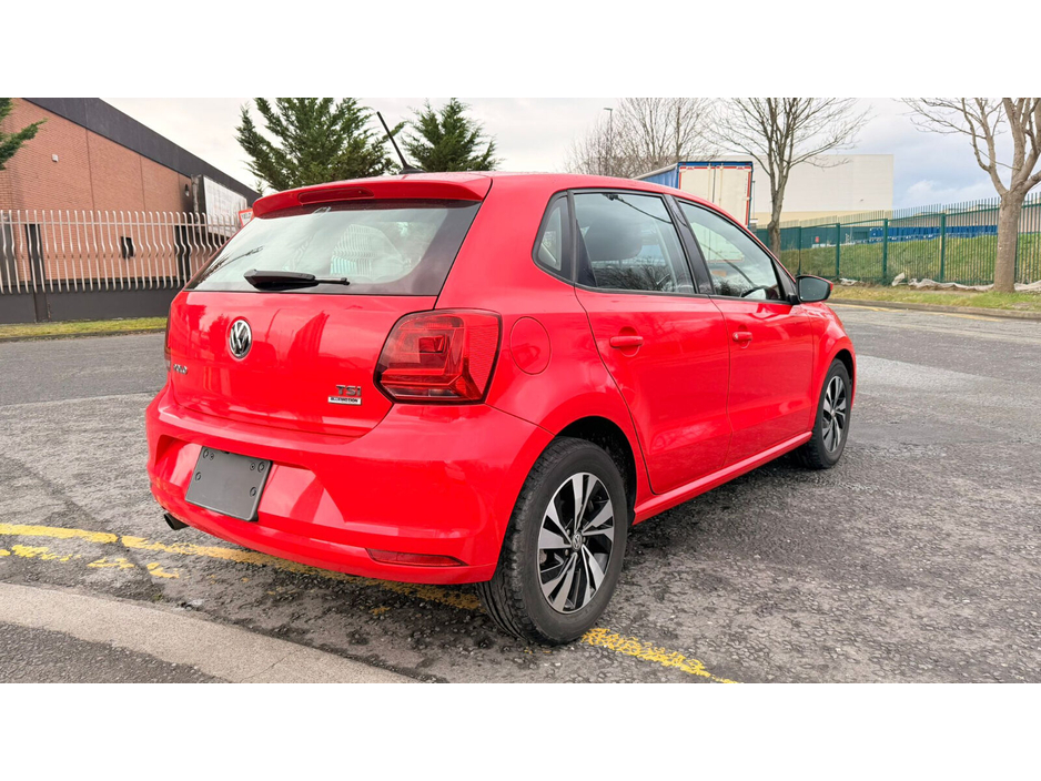 2015 Volkswagen Polo  €11,000