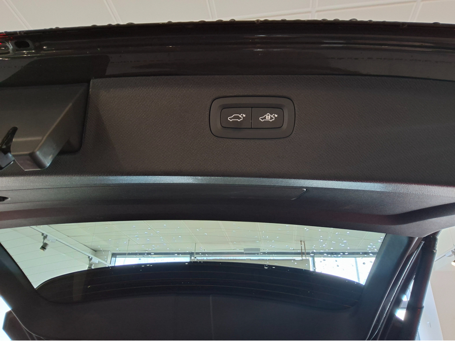 2025 Volvo XC90 T8 PHEV AWD AUTO PLUS - New Model - 7 Seats - Pan Roof - Black Leather -