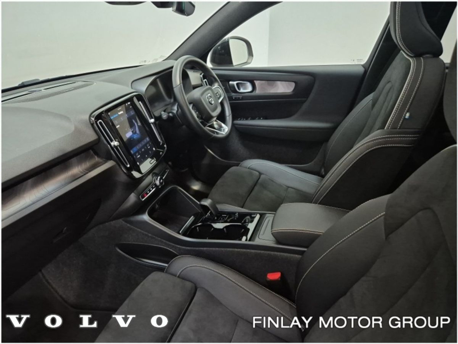 2023 Volvo XC40 - image 4