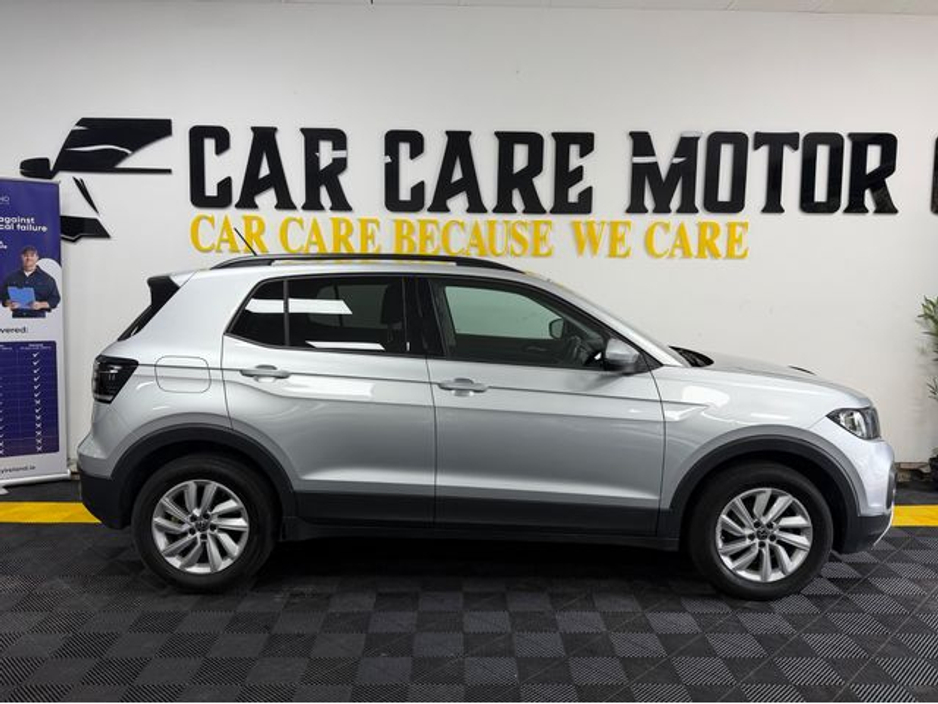 2023 Volkswagen T-Cross - image 3