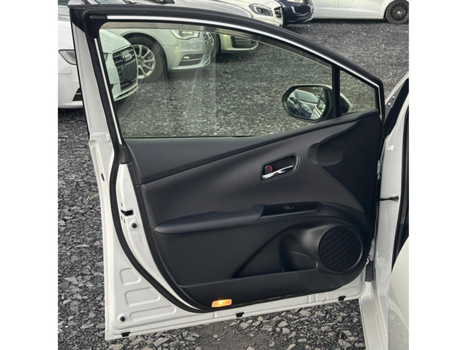 2021 Toyota Prius - image 6