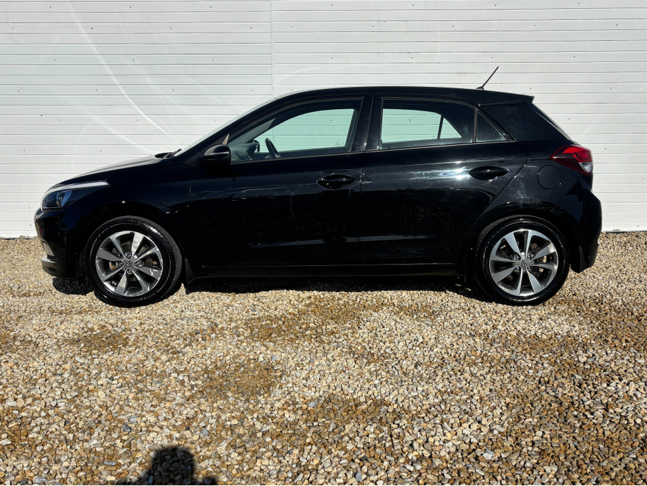 2017 Hyundai i20 - image 11