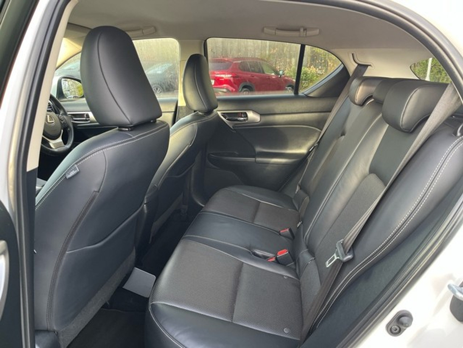 2019 Lexus CT 200 h - image 7