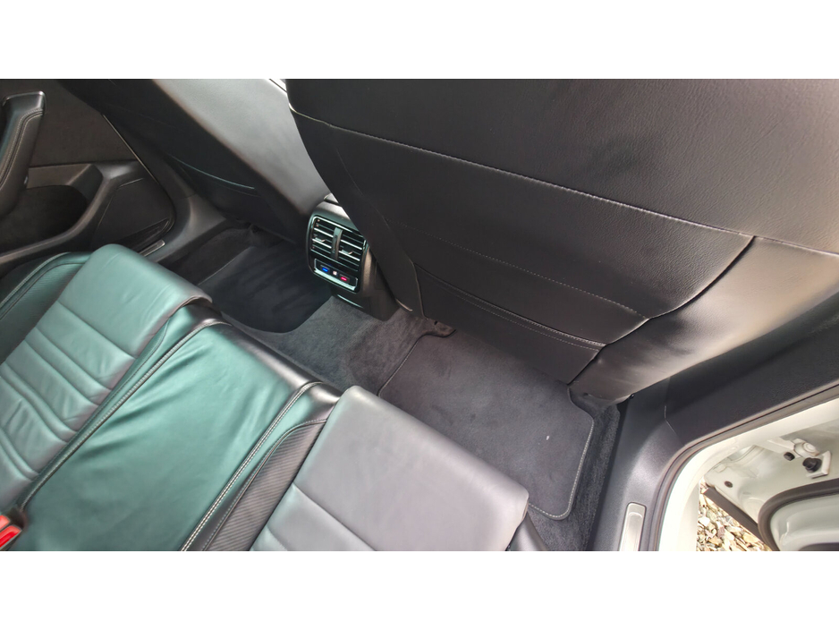 2016 Volkswagen Passat - image 24