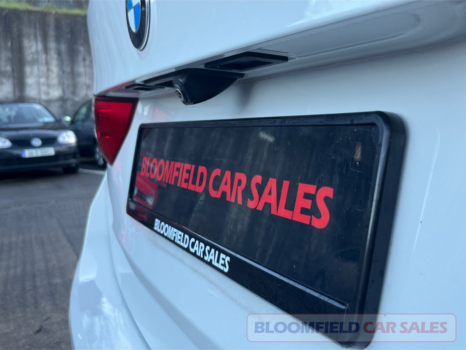 2017 BMW 5 Series - image 30