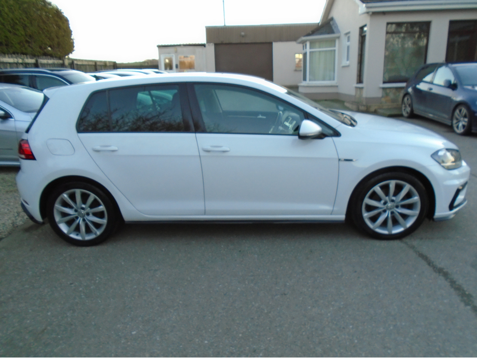 2018 Volkswagen Golf - image 2