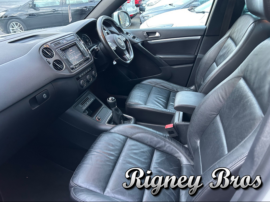 2016 Volkswagen Tiguan - image 11