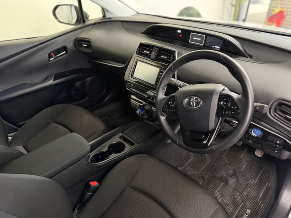 2022 Toyota Prius - image 7