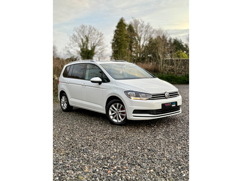 2018 Volkswagen Touran - image 2