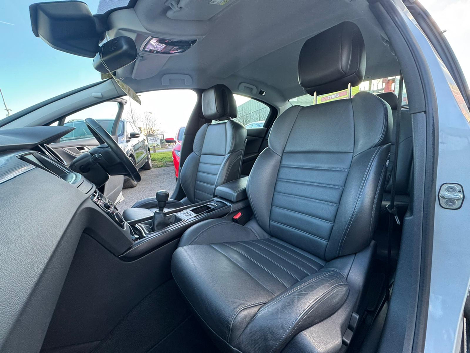 2015 Peugeot 508 - image 16