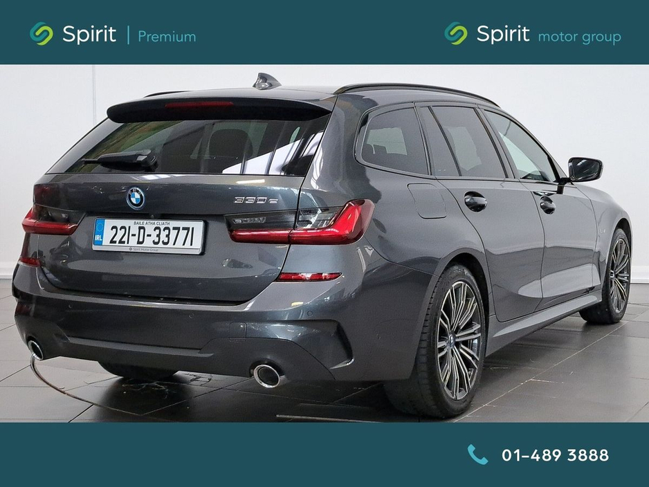 2022 BMW 3 Series - image 12