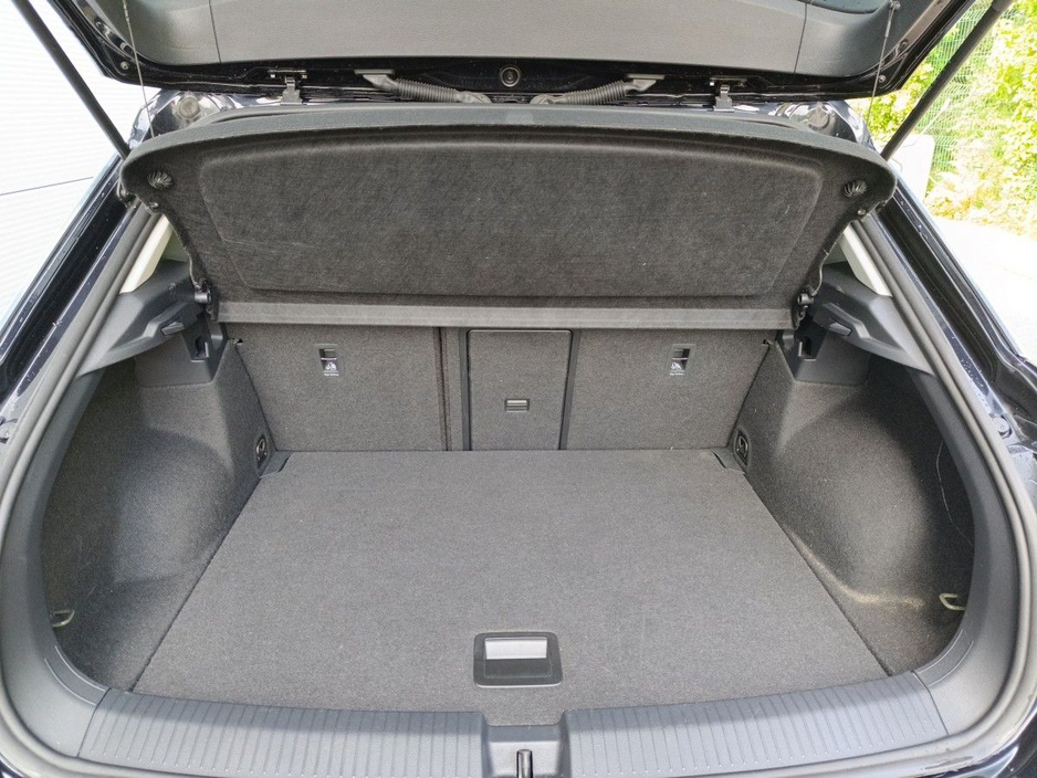 2023 Volkswagen T-Roc - image 8