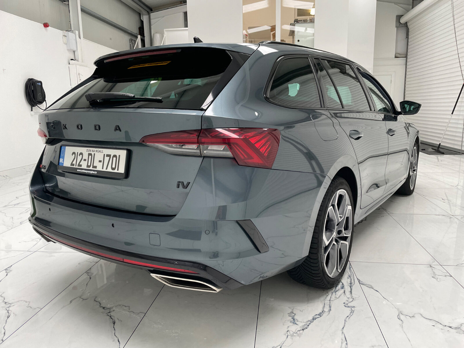 2021 Skoda Octavia - image 3