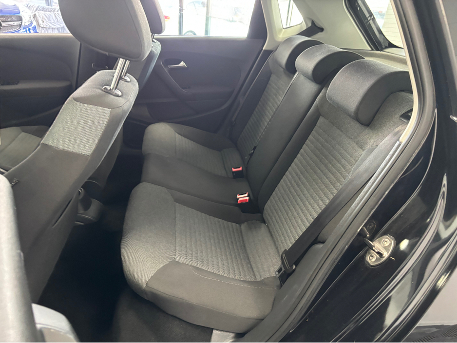 2011 Volkswagen Polo - image 12