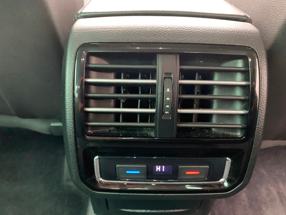 2017 Volkswagen Passat - image 16