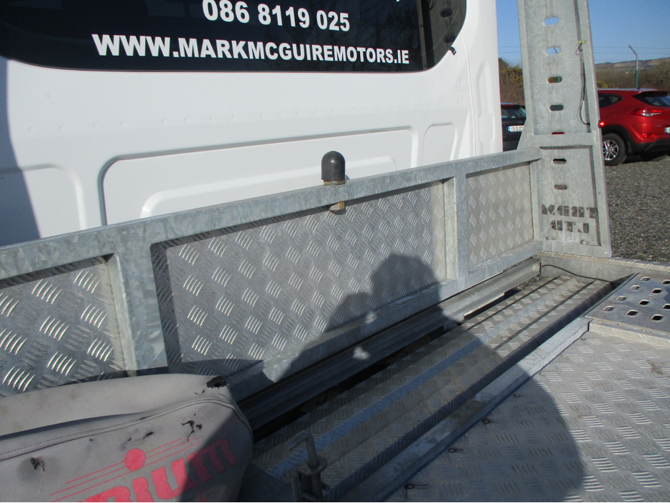 2022 Ford Transit - image 21