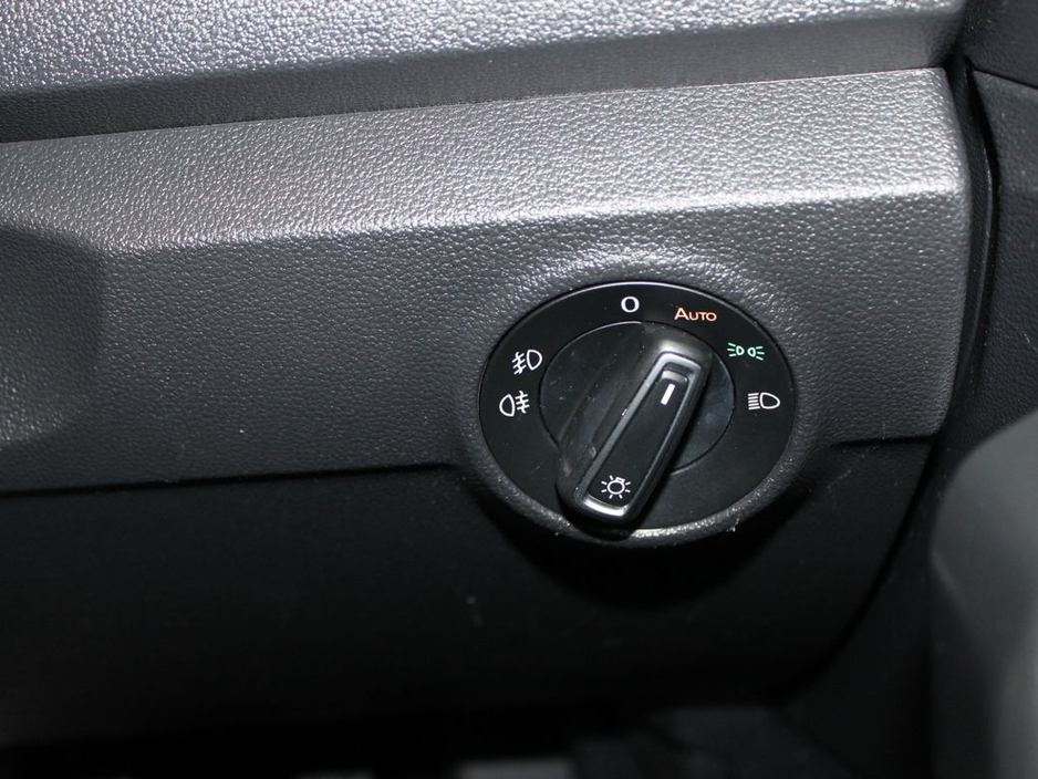 2019 Volkswagen T-Roc - image 29