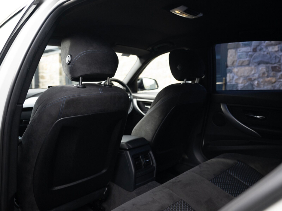 2013 BMW 3 Series - image 24