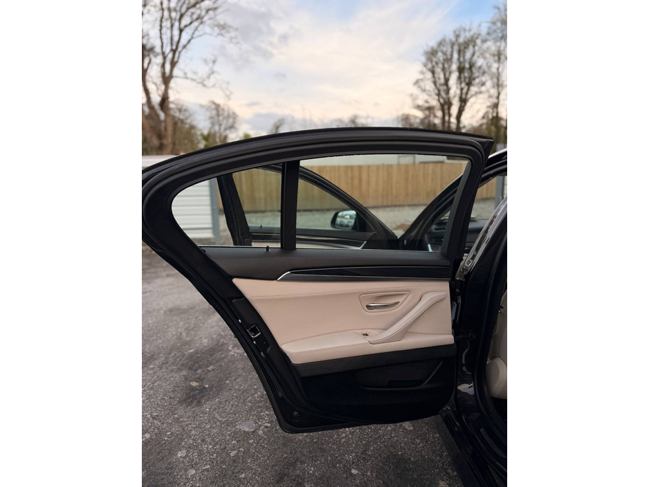 2014 BMW 5 Series - image 36