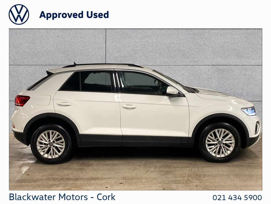 2022 Volkswagen T-Roc - image 6