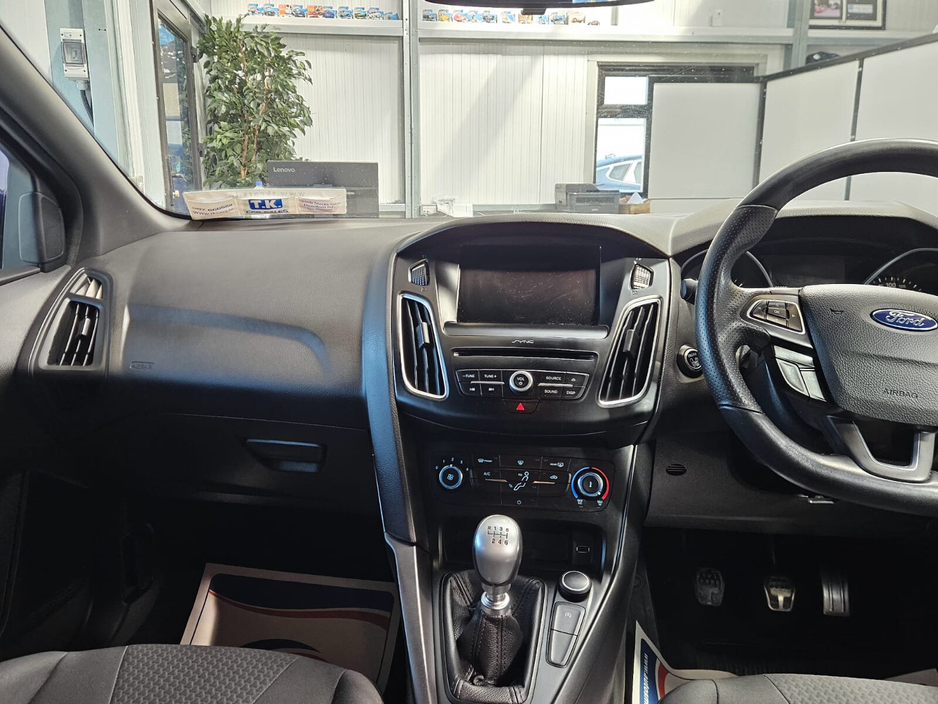 2018 Ford Focus - image 11