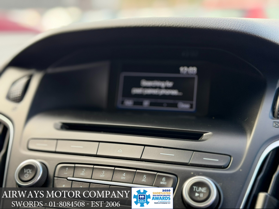 2016 Ford Focus - image 4