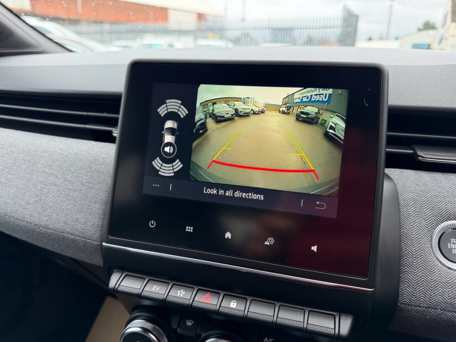 2024 Renault Clio - image 25