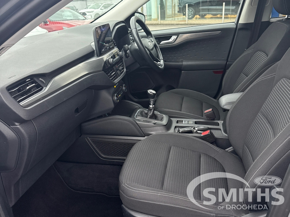 2020 Ford Kuga - image 3