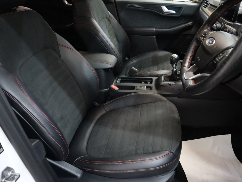 2021 Ford Kuga - image 24